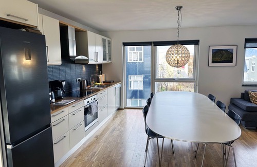 Vesturbær Apartment | Prime Location: Spacious 2 Bedroom Apartment in Reykjavik
