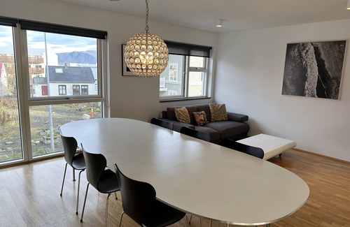Vesturbær Apartment | Prime Location: Spacious 2 Bedroom Apartment in Reykjavik
