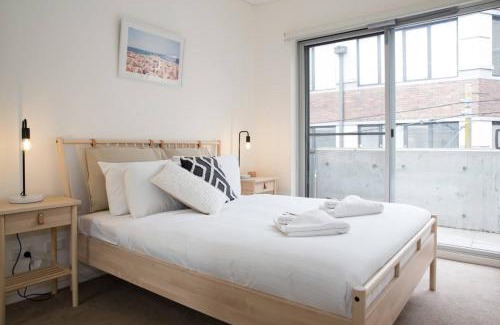 Pyrmont Apartment | Bright Pyrmont Retreat with Family-Friendly Amenities