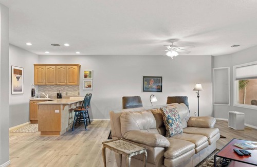 Mesquite House | Refined Retreat with Balcony & Views, Rated 10/10 by Guests