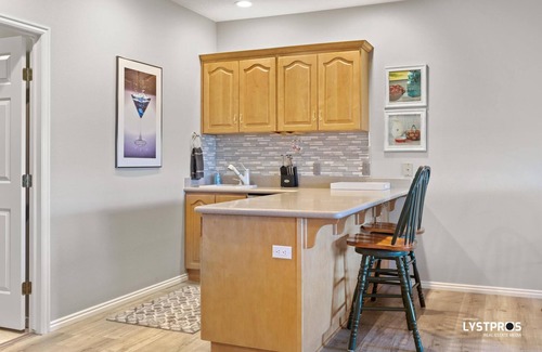 Mesquite House | Refined Retreat with Balcony & Views, Rated 10/10 by Guests