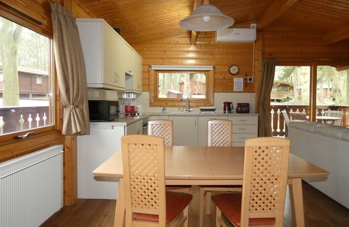 Kenwick Cottage | Tranquil Retreat in Kenwick Woods with Family-Friendly Amenities