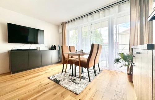 Liesing Apartment | Ideal Transition Apartment: Pet and Child Friendly Stay