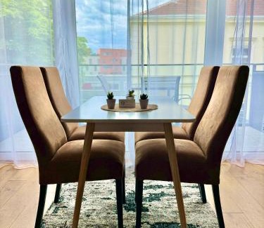 Liesing Apartment | Ideal Transition Apartment: Pet and Child Friendly Stay