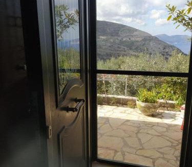 Dhrakata House | Pet-Friendly Retreat at Perfetto Country House - Myrtos View