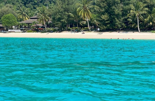 Kampung Pasir Hantu Hotel | Discover Perhentian Suria: Ocean View Family Retreat
