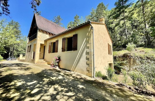 Vezac House | Scenic Périgourdine House with Castle Views & Family Amenities