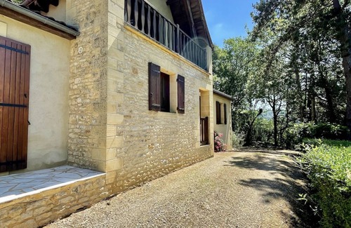 Vezac House | Scenic Périgourdine House with Castle Views & Family Amenities