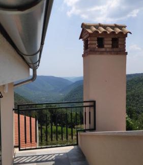 Zminj Apartment | Discover Perina hiža: Pet & Child Friendly Getaway