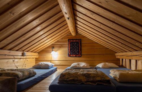 Viitasaari Ski Chalet | Pet-Friendly Perinnehirsitalo with Oceanfront Views