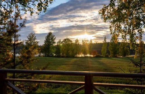 Viitasaari Ski Chalet | Pet-Friendly Perinnehirsitalo with Oceanfront Views