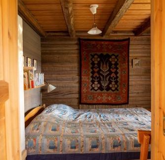 Viitasaari Ski Chalet | Pet-Friendly Perinnehirsitalo with Oceanfront Views