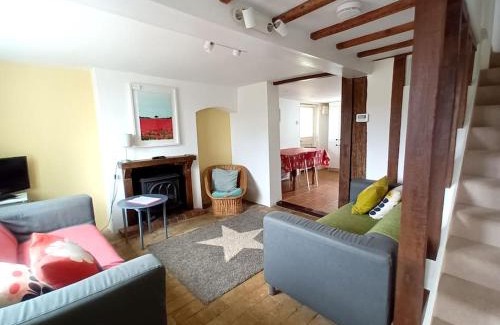 Woodbridge House | Charming Cottage Retreat near Suffolk Coast and Forest