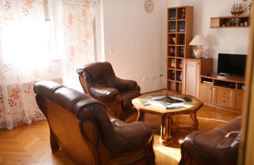 Canton 10 Apartment | Family-Friendly Stay at Perisa with Perfect Guest Ratings