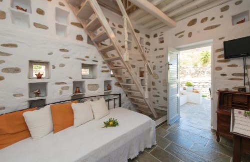 Apollonia House | Family-Friendly Retreat at Peristeronas House, Sifnos