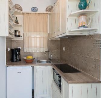 Apollonia House | Family-Friendly Retreat at Peristeronas House, Sifnos