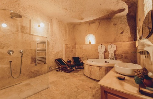 Uchisar Hotel | Delightful Peristyle Cave Cappadocia - Top-Rated Getaway