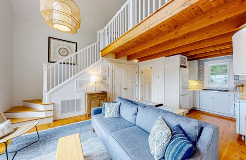 Westport Cottage | Riverside Retreat: Periwinkle Cottage with Spa & Breakfast