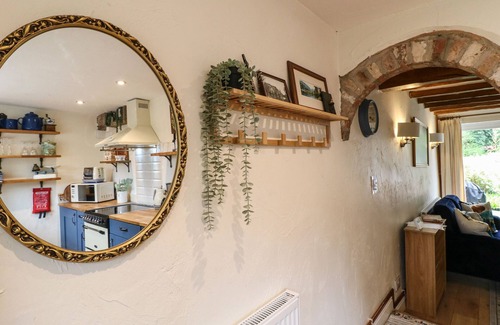 Barrow Upon Soar House | Periwinkle Cottage: Cozy Pet-Friendly Retreat with Fireplace