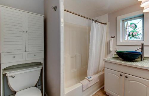Pacific Beach House | Discover Periwinkle: Pet-Friendly Getaway for Families