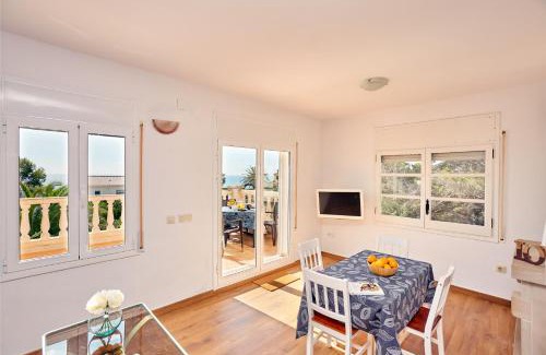 Roques Daurades Apartment | Oceanfront Apartment in Rocas Doradas - Guest Rated 8.9