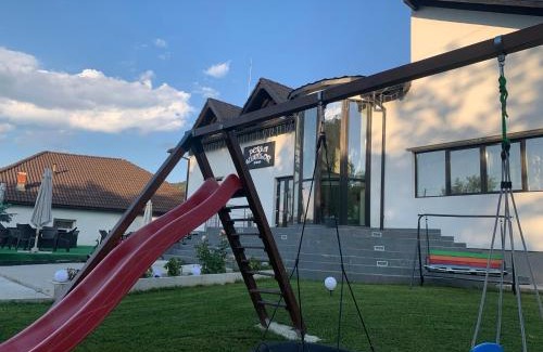 Ponoarele House | Experience Perla Muntilor: Pet-Friendly Stay in Ponoarele
