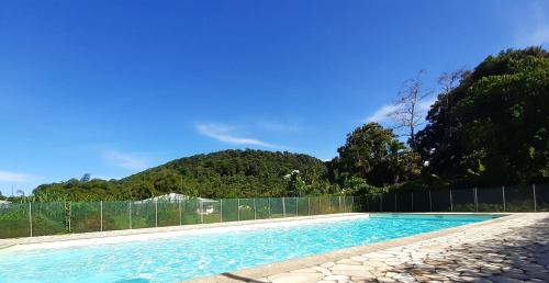 Cayenne Apartment | Oceanfront Retreat at Perle des mers with Pool & Hot Tub