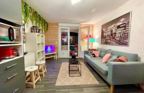 Fos-sur-Mer Apartment | Oceanfront Perle du Rivage: Top Rated 9.4/10, Wifi & Dining
