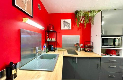 Fos-sur-Mer Apartment | Oceanfront Perle du Rivage: Top Rated 9.4/10, Wifi & Dining