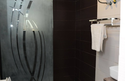 Uyo Hotel | Perly Gate Residence: Relax by the Pool and Spa
