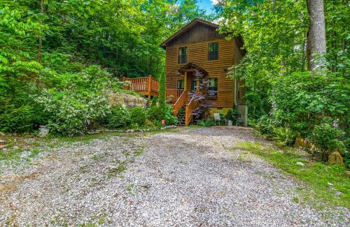 Sevierville House | Romantic Getaway: Private Honeymoon Cabin with Hot Tub