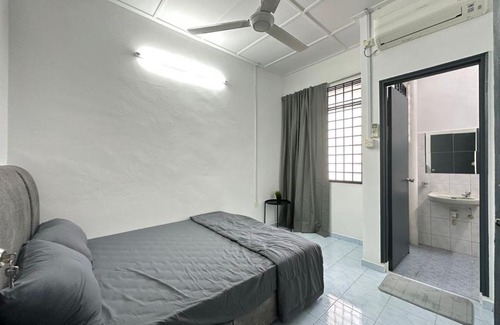 Bandar Baru Permas Jaya House | Family-Friendly Permas Double Storey with WiFi & Netflix
