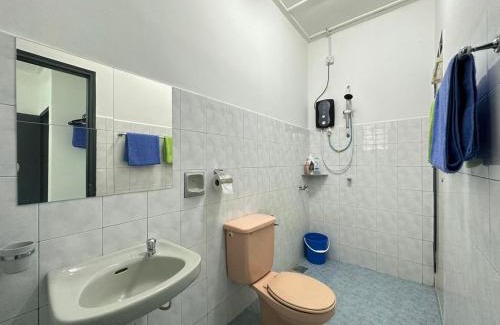 Bandar Baru Permas Jaya House | Family-Friendly Permas Double Storey with WiFi & Netflix