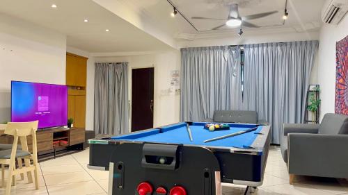 Bandar Baru Permas Jaya House | Permas Jaya - Pool Table & Family Gathering #4BR4B #14 pax by Cowidea