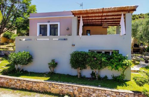 Megalos Prinos Apartment | Pet-Friendly Stay at Pernakria with Exceptional Reviews