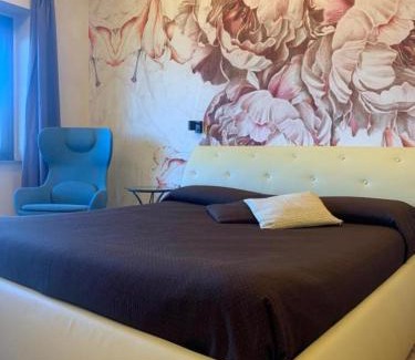 Sulzano Hotel | Relax at Pernice 77: Pet-Friendly with Pool & Hot Tub