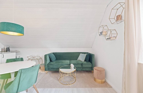 Perouse Apartment | Discover Perouser Wohlfühloase: Pet & Child-Friendly Retreat