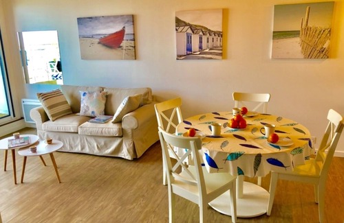 Perros-Guirec Apartment | Idyllic Perros-Guirec: Beachfront Bliss with Ocean Views