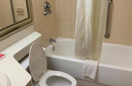 Perry Hotel | Convenient Econo Lodge near Perry National Fair Grounds