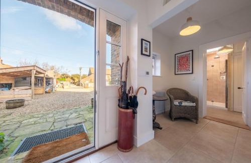 Burnham Market House | Discover Perrystone Cottage 8: Family & Pet Friendly Retreat