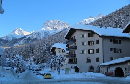 Vulpera Apartment | Inviting 12-Room Apartment with Spa and Pet-Friendly Amenities