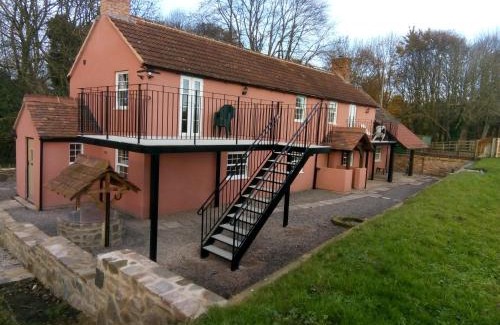 Gloucester House | Comfortable Pershbrook Cottage with Garden & Family Amenities