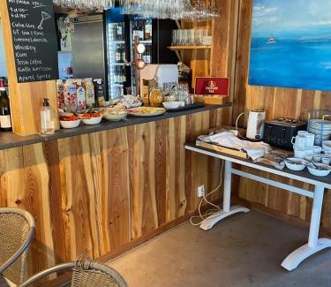 Sjotorp Hostel | Enjoy Oceanfront Comfort at Perssons i Backens Pensionat