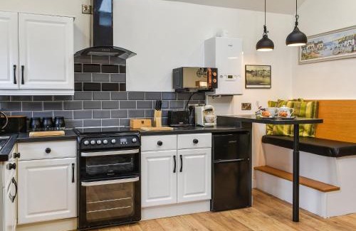 Porthmadog House | Perthi: Guest Rated 10/10 with Pet-Friendly Amenities