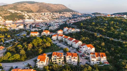 Babin Kuk Apartment | Idyllic Pervanovo Apartments with Oceanfront Views