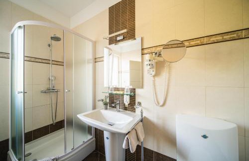 Babin Kuk Apartment | Idyllic Pervanovo Apartments with Oceanfront Views