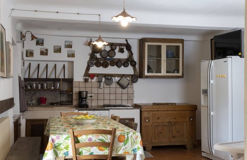 Mombaroccio House | Spacious Pescatore Home for 12 with Private Pool & More