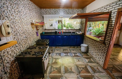 Coxim Cottage | Relaxing Getaway at Pesqueiro with Family-Friendly Amenities