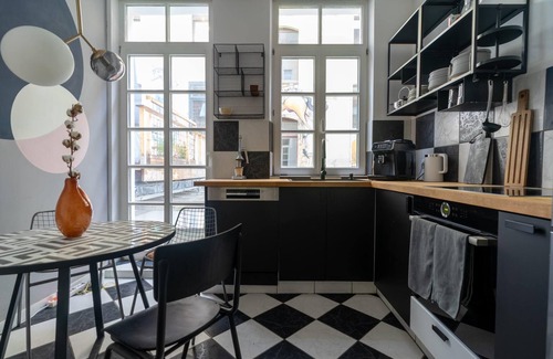 Limmer House | Family-Friendly Townhouse in Linden with Kitchen & Breakfast