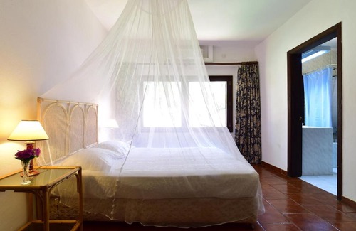 Agua Grande Hotel | Relax at Pestana Miramar São Tomé with Oceanfront Amenities